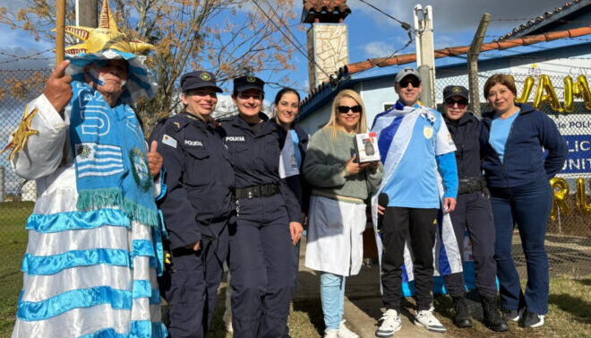 Policía Comunitaria Orientada de Treinta y Tres realizó actividad con escolares en apoyo a la Selección Uruguaya