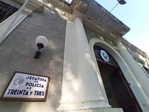 UNA PERSONA GENERÓ DAÑOS EN HOSPITAL LOCAL Y EN UN VEHÍCULO QUE ESTABA ESTACIONADO, SALTANDO DESDE EL TECHO DEL NOSOCOMIO