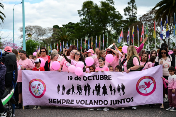 OCTUBRE ROSA: EL GOBIERNO DE TREINTA Y TRES ACOMPAÑÓ LA CAMINATA DE CONCIENTIZACIÓN DEL CÁNCER DE MAMA